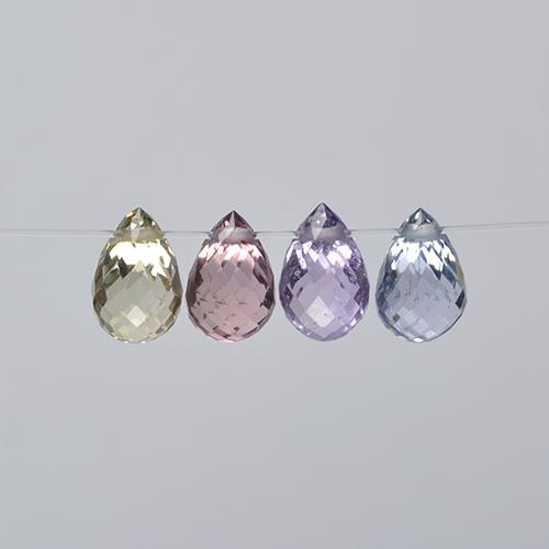 2.61カラットの天然マルチカラーサファイア（5.9×3.7 mm・ブリオレット）