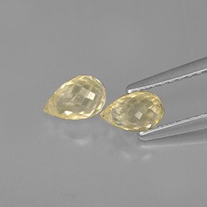カラットの天然ライトイエローサファイア（5.9×3.8 mm・ブリオレット）