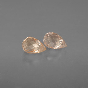 カラットの天然ライトオレンジサファイア（5.7×3.8 mm・ブリオレット）