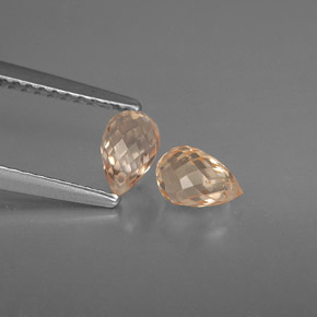 カラットの天然ライトオレンジサファイア（5.7×3.8 mm・ブリオレット）