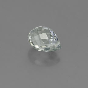 0.92カラットの天然グリーンサファイア（6.2×4.3 mm・ブリオレット）