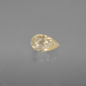 1.07カラットの天然ゴールデンイエローサファイア（6.8×4 mm・ブリオレット）