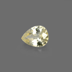 0.44カラットの天然ゴールデンイエローサファイア（5.5×4.3 mm・洋梨の形）