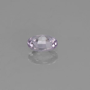 0.42カラットの天然ライトバイオレットホワイトサファイア（5.2×4.2 mm・オーバルカット）