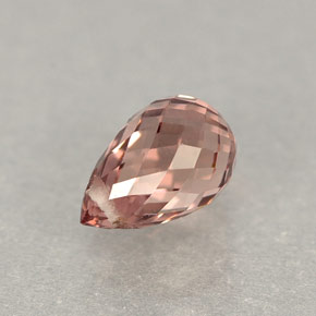 0.90カラットの天然ローズサファイア（6.2×4.2 mm・ブリオレット）
