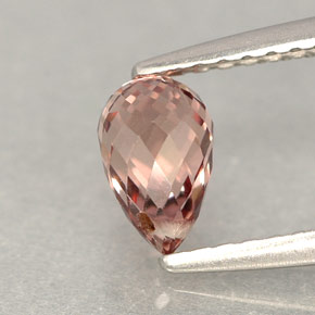 0.90カラットの天然ローズサファイア（6.2×4.2 mm・ブリオレット）