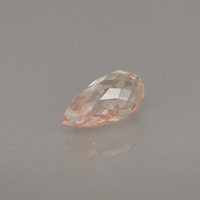 0.89カラットの天然ゴールデンイエローサファイア（7×4.1 mm・ブリオレット）