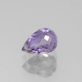 0.81カラットの天然バイオレットサファイア（5.8×4.1 mm・ブリオレット）