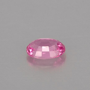 0.55カラットの天然ピンクサファイア（5.7×4 mm・オーバルカット）