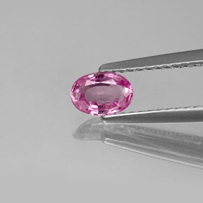 0.46カラットの天然ピンクサファイア（5.8×4.1 mm・オーバルカット）