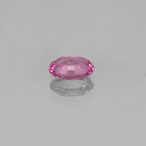 0.46カラットの天然ピンクサファイア（5.8×4.1 mm・オーバルカット）