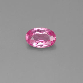 0.54カラットの天然ピンクサファイア（6.2×4 mm・オーバルカット）