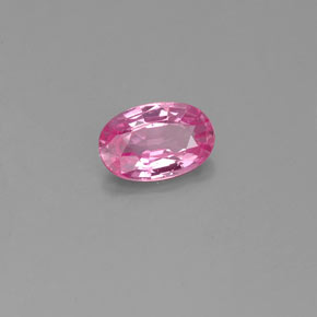0.54カラットの天然ピンクサファイア（6.2×4 mm・オーバルカット）