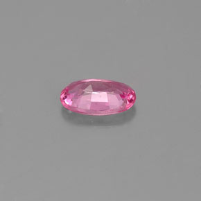 0.54カラットの天然ピンクサファイア（6.2×4 mm・オーバルカット）