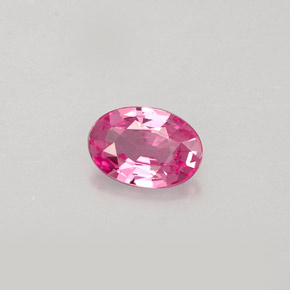0.47カラットの天然ピンクサファイア（5.9×4.1 mm・オーバルカット）