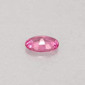 0.47カラットの天然ピンクサファイア（5.9×4.1 mm・オーバルカット）