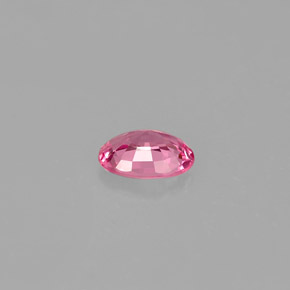 0.47カラットの天然ピンクサファイア（5.6×4 mm・オーバルカット）