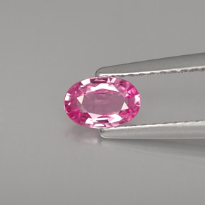 0.51カラットの天然ピンクサファイア（6.2×4.1 mm・オーバルカット）