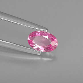 0.53カラットの天然ピンクサファイア（6.2×4.1 mm・オーバルカット）