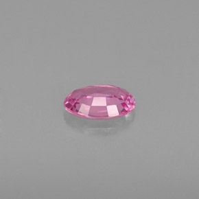 0.53カラットの天然ピンクサファイア（6.2×4.1 mm・オーバルカット）