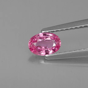 0.51カラットの天然ピンクサファイア（6×4.2 mm・オーバルカット）