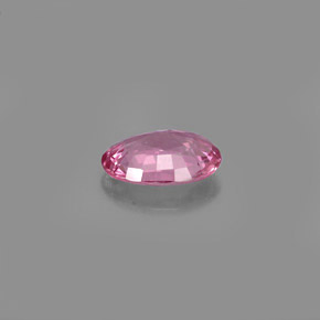 0.51カラットの天然ピンクサファイア（6×4.2 mm・オーバルカット）
