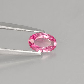 0.42カラットの天然ピンクサファイア（5.9×4 mm・オーバルカット）