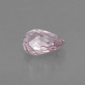 0.69カラットの天然ライトピンクサファイア（6.2×3.8 mm・ブリオレット）
