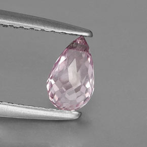 0.69カラットの天然ライトピンクサファイア（6.2×3.8 mm・ブリオレット）