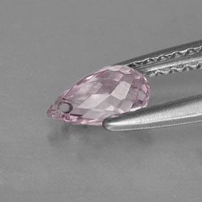 0.69カラットの天然ライトピンクサファイア（6.2×3.8 mm・ブリオレット）