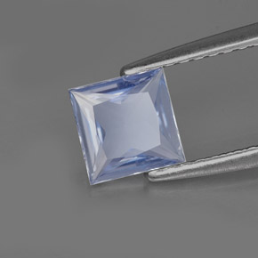 0.74カラットの天然ライトブルーサファイア（5.5×5.5 mm・四角）