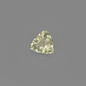 0.68カラットの天然黄色がかった緑サファイア（5.5×5.5 mm・トリリアント）