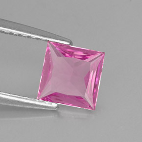 0.72カラットの天然パープルピンクサファイア（5.5×5.5 mm・四角）