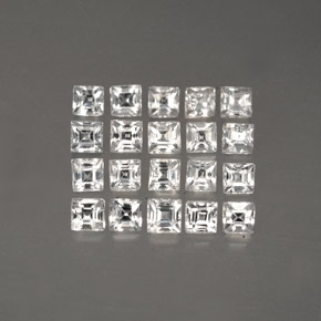カラットの天然ホワイトサファイア（2.1×2.1 mm・四角）