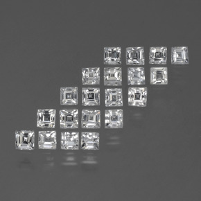 1.80カラットの天然ホワイトサファイア（2.3×2.2 mm・四角）