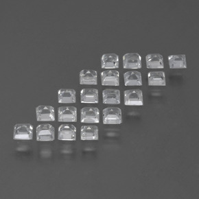 1.80カラットの天然ホワイトサファイア（2.3×2.2 mm・四角）