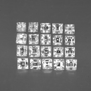 カラットの天然ホワイトサファイア（2.2×2.2 mm・四角）