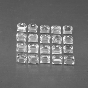 カラットの天然ホワイトサファイア（2.2×2.2 mm・四角）