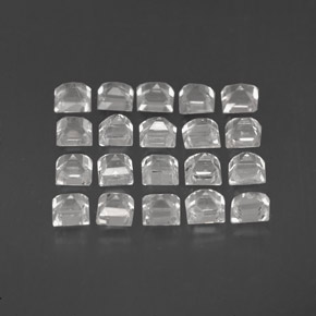 カラットの天然ホワイトサファイア（2.3×2.3 mm・四角）