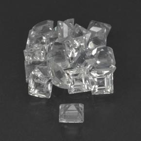 1.69カラットの天然クリアホワイトサファイア（2.3×2.3 mm・四角）