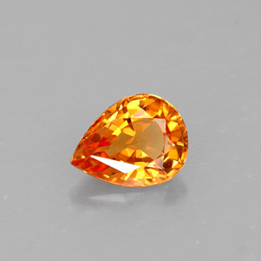 0.59カラットの天然マンダリンオレンジサファイア（6.2×4.7 mm・洋梨の形）