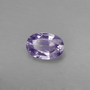 0.57カラットの天然バイオレットサファイア（6.2×4.3 mm・オーバルカット）