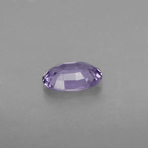 0.57カラットの天然バイオレットサファイア（6.2×4.3 mm・オーバルカット）