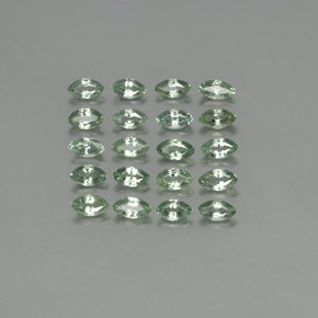 カラットの天然グリーンサファイア（4.4×2.5 mm・マーキス）