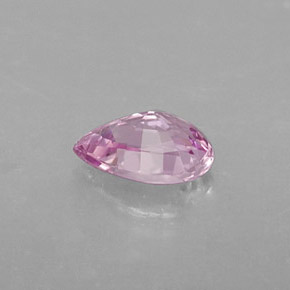 0.54カラットの天然ピンクサファイア（6×4.1 mm・洋梨の形）