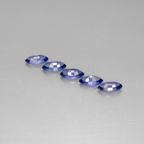カラットの天然ブルーサファイア（7×3.6 mm・マーキス）