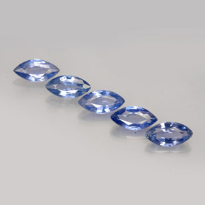 カラットの天然ブルーサファイア（7.1×3.6 mm・マーキス）