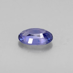 0.53カラットの天然ブルーバイオレットサファイア（5.9×4.1 mm・オーバルカット）