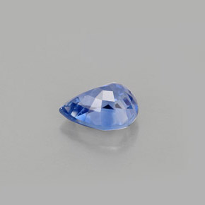 0.93カラットの天然ライトブルーサファイア（6.6×5.2 mm・洋梨の形）