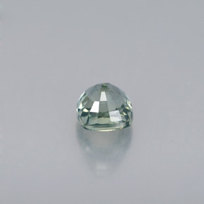 0.62カラットの天然グリーンサファイア（4.3×4.3 mm・クッションカット）